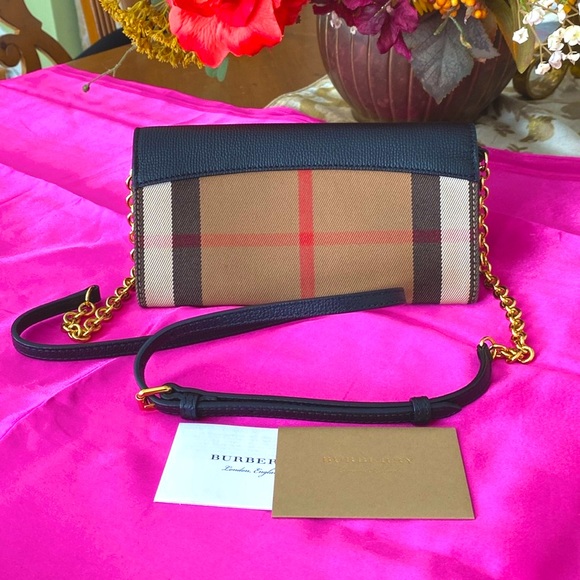 AUTH BURBERRY ,Henley check leather wallet on chain, clutch, crossbody bag. - Picture 6 of 16
